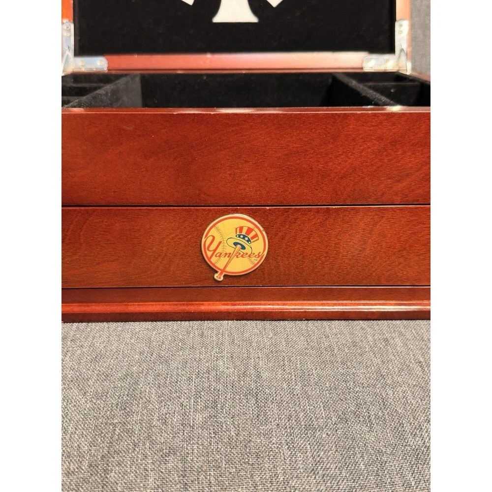 Danbury Mint NY Yankees 2004 Wood Valet Box with Lined Drawer MLB Collectible
